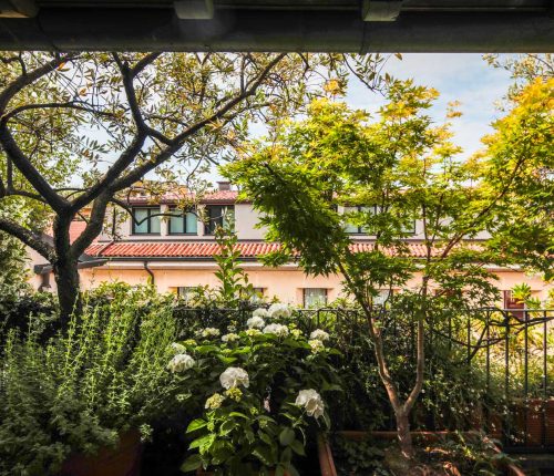 Graziosa mansarda con terrazzo – via Circo, Milano